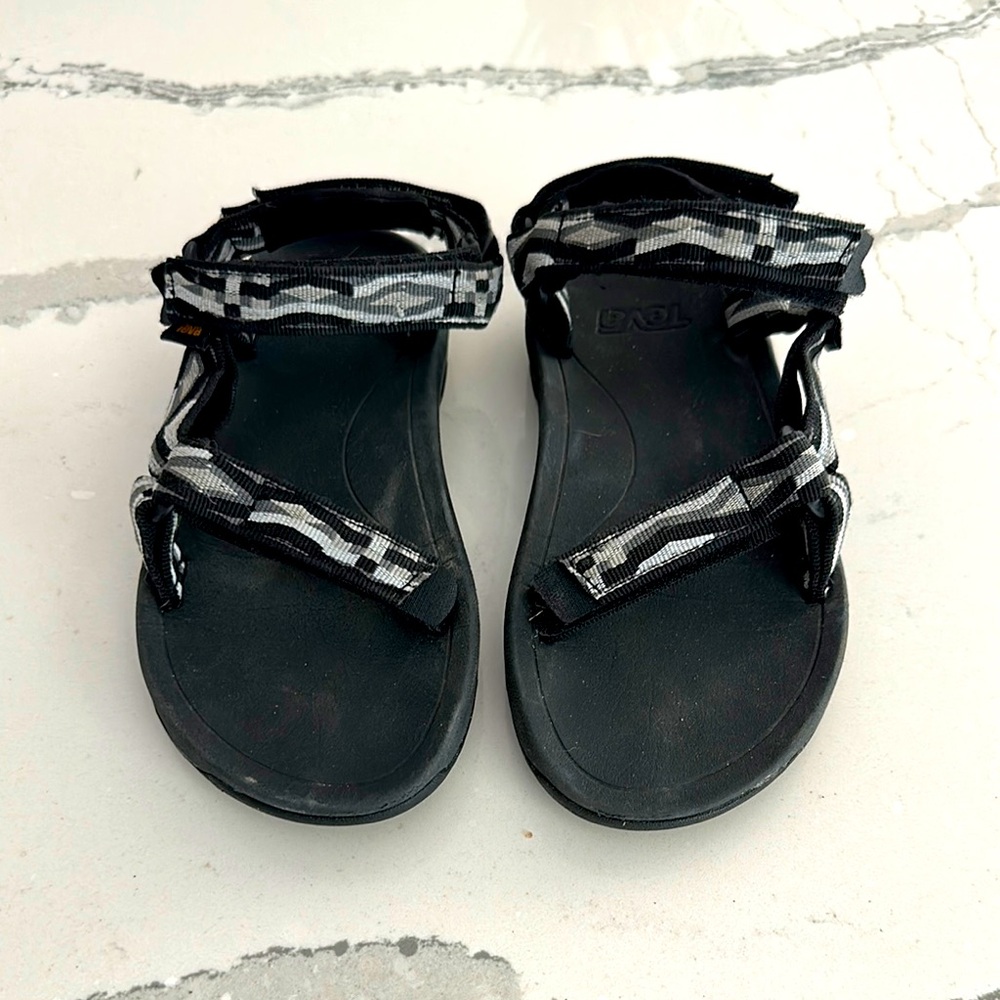 Teva Hurricane XLT2 Black/White Patterned Sandals - size 2